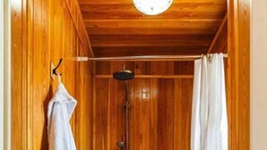 Nhà, quang cảnh núi | Phòng tắm | Buồng tắm vòi sen, đồ dùng nhà tắm miễn phí, máy sấy tóc, xà phòng 