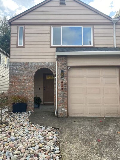 Cozy 2-bedroom townhome in perfect location with AC and yard