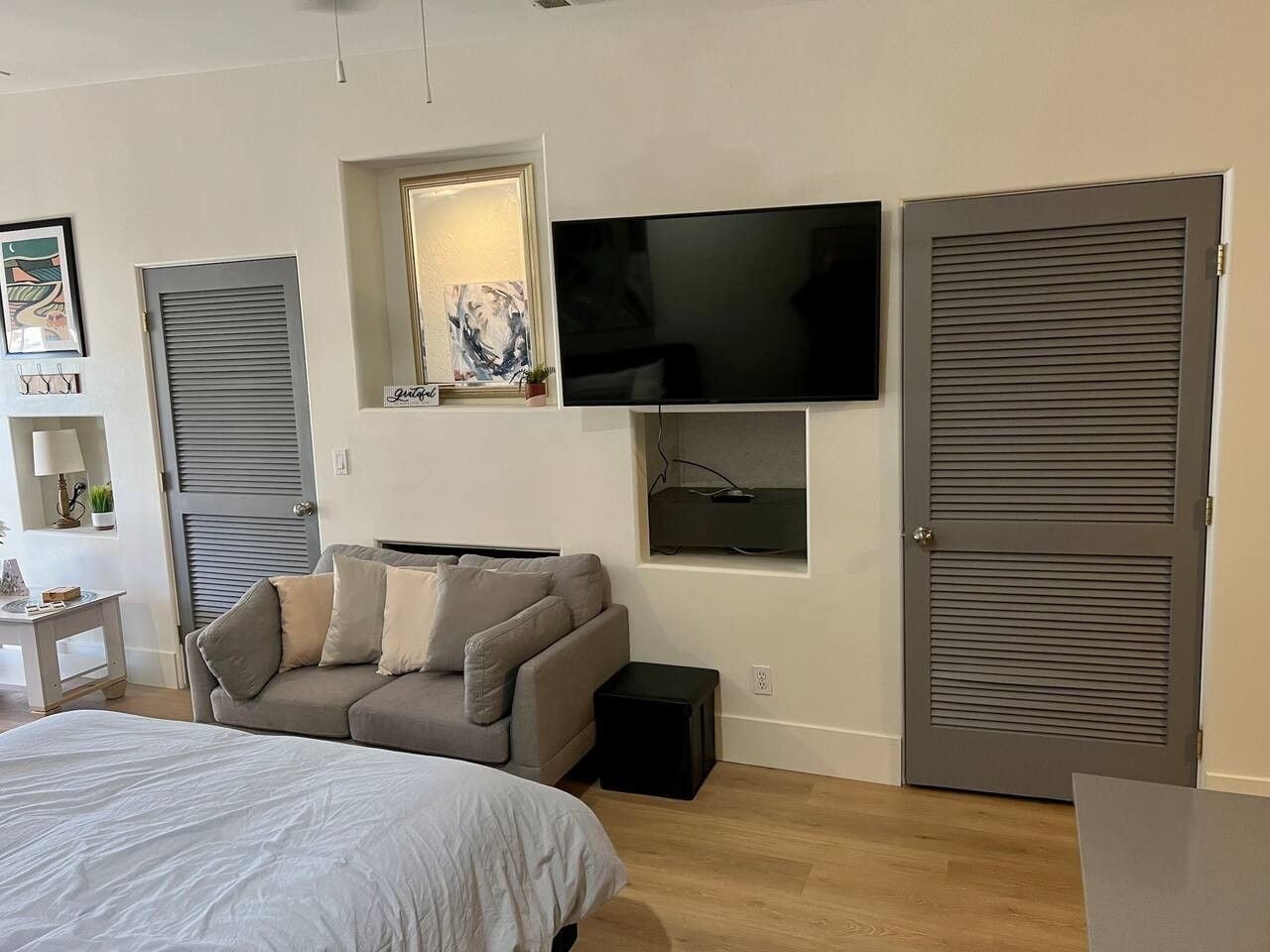 Iron/ironing board, WiFi, bed sheets