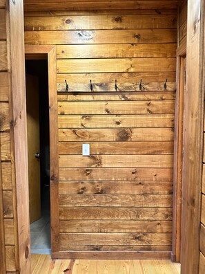 A wooden door with a metal handle and a small sign. - Green Stone Getaway, cozy cabin close to Killington! (Bethel)