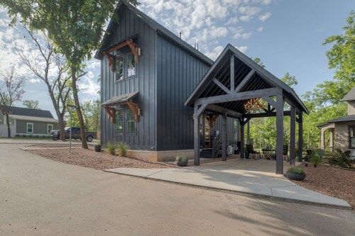 The Alpine at Selah - 3 Bedroom, 2 Bathroom Luxury Cottage