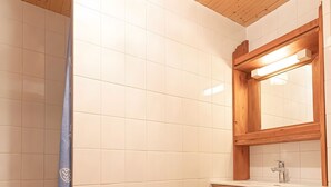 Bathroom - Chalet Grand Sénail 4 — 66m², Mountain View, Bonneval (Bonneval-sur-Arc)