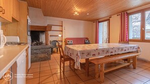 Dining - Chalet Grand Sénail 4 — 66m², Mountain View, Bonneval (Bonneval-sur-Arc)