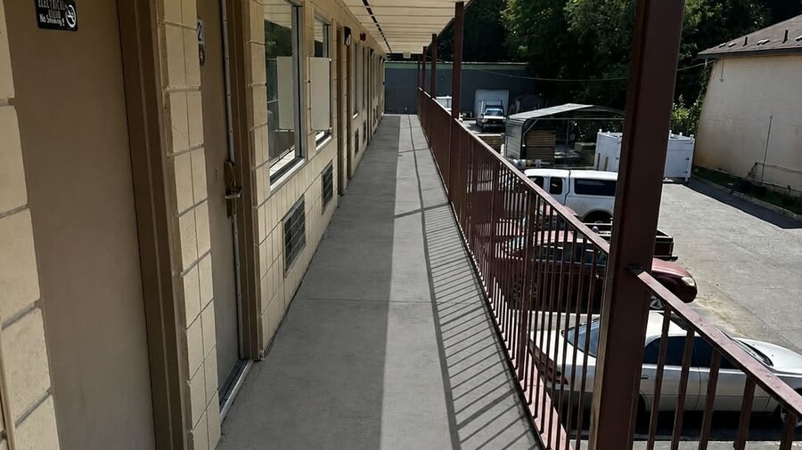 Camelot Inn Motel