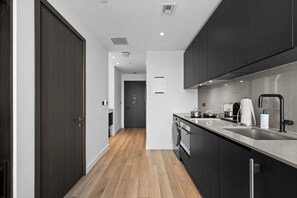Private kitchen - Luxury 49th Floor at E11EVEN w/ Rooftop Pool & Gym (Miami)