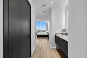 Room - Luxury 49th Floor at E11EVEN w/ Rooftop Pool & Gym (Miami)