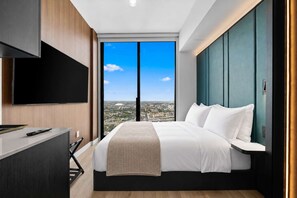 Room - Luxury 49th Floor at E11EVEN w/ Rooftop Pool & Gym (Miami)