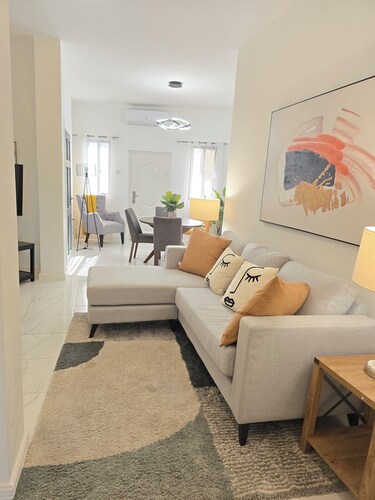 Relax & Unwind. Modern 2BR Condo with Full kitchen