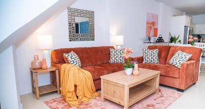 Relax & Unwind. Modern 2BR Condo with Full kitchen