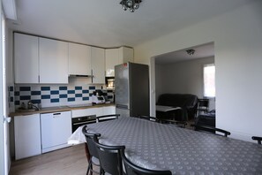 Private kitchen - House located 250 meters from the shops and 750 meters from the beach (la turballe)