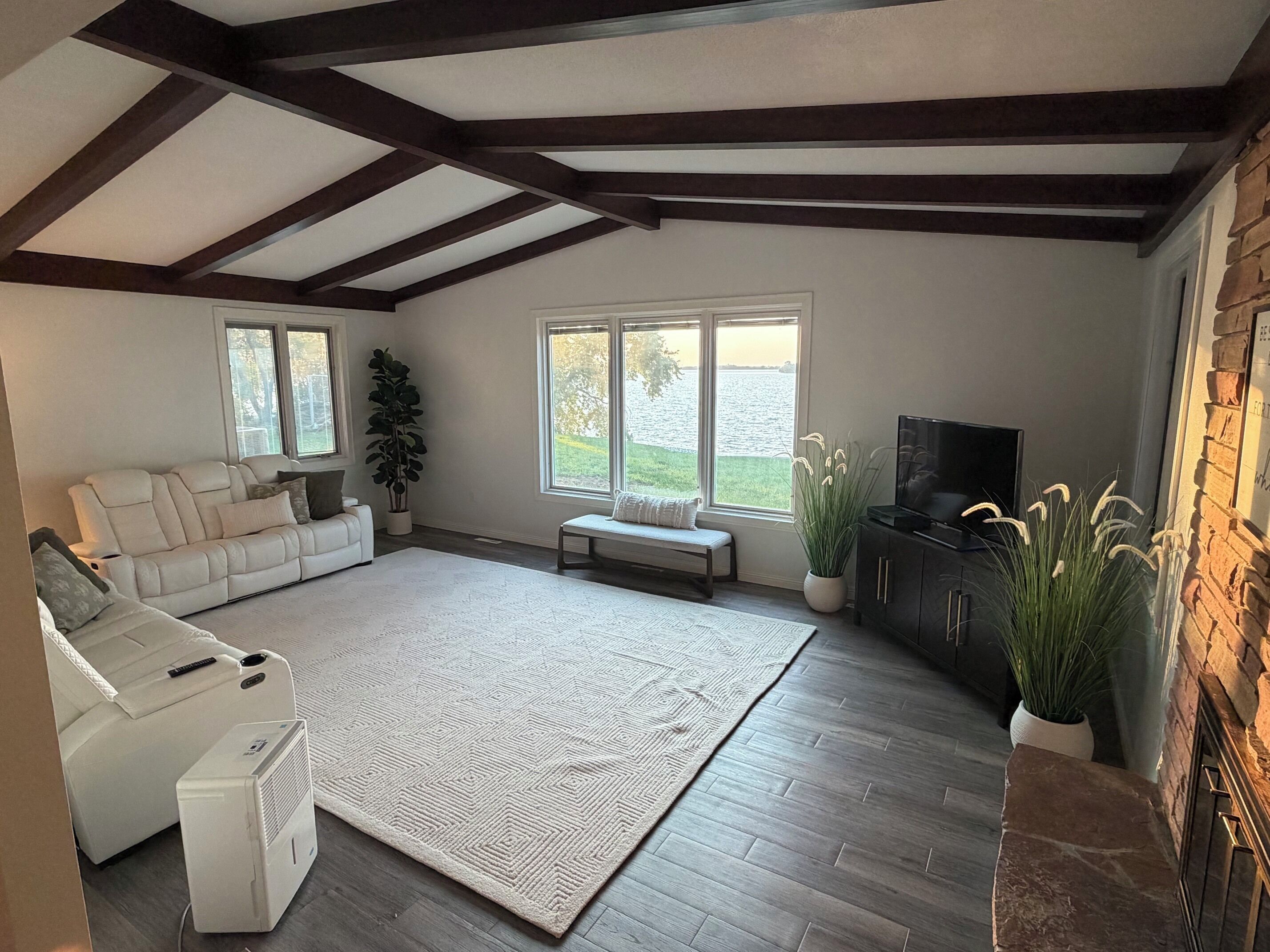 Enjoy Magnificent Sunrises And Sunsets With This Elevated View Of The Lake! - Storm Lake, IA