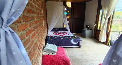 Stargazing glamping, with a sliding roof and a jacuzzi, birdwatching