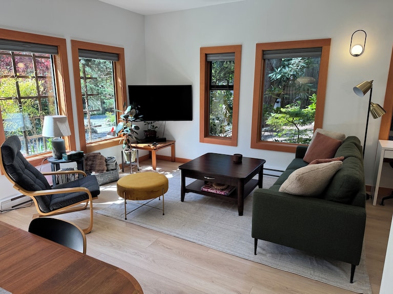 Peaceful & Cozy Forest Suite - Walk To The Beach - Sechelt