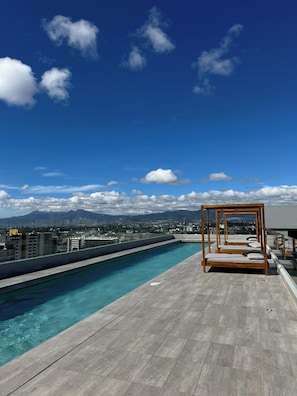 Pool - Luxury One-Bedroom, City Views, Pool & A/C (Ciudad de Guatemala)