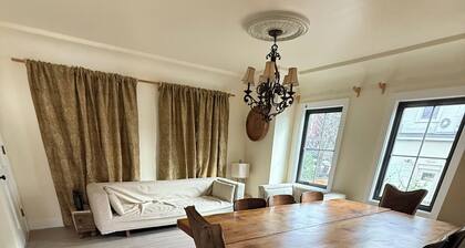 Spacious 4-bedroom house in tranquil San Rafael with AC
