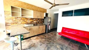 A modern kitchen with a granite countertop, a built-in oven, and a stainless steel refrigerator. - HOTEL PALM BAY  (Bello horizonte SANTA MARTA)