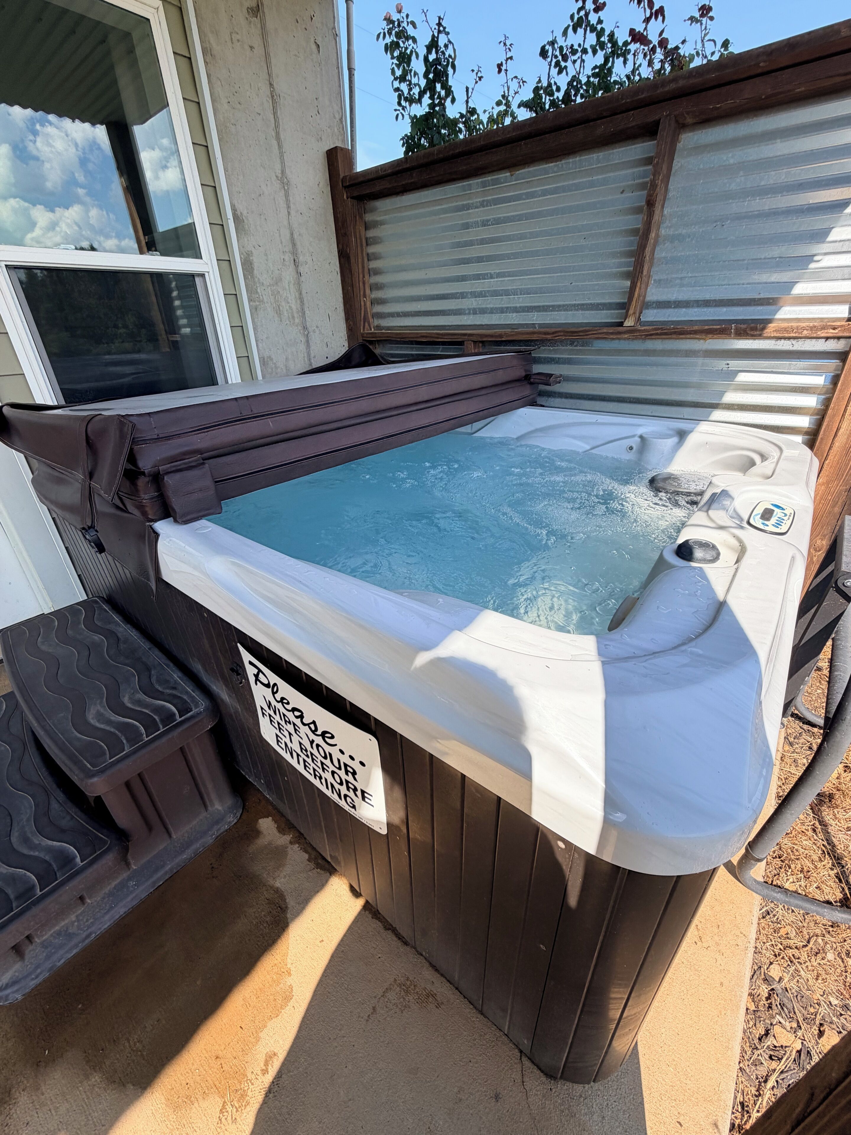 Outdoor spa tub