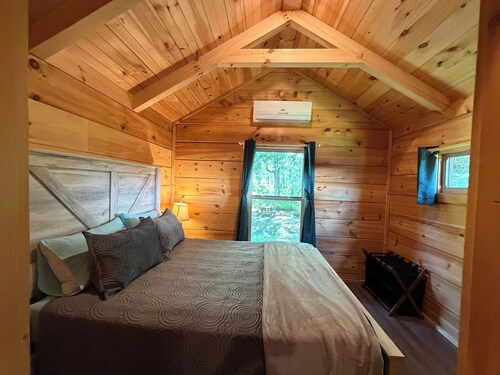 Cozy Log Cabin on the Santos Mountain Bike Trails in Ocala, Fl
Bougie & Fun~~