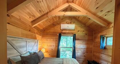 Cozy Log Cabin on the Santos Mountain Bike Trails in Ocala, Fl
Bougie & Fun~~