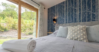 Exceptional Pet Friendly Getaway With Hot Tub | Llety-Bugail