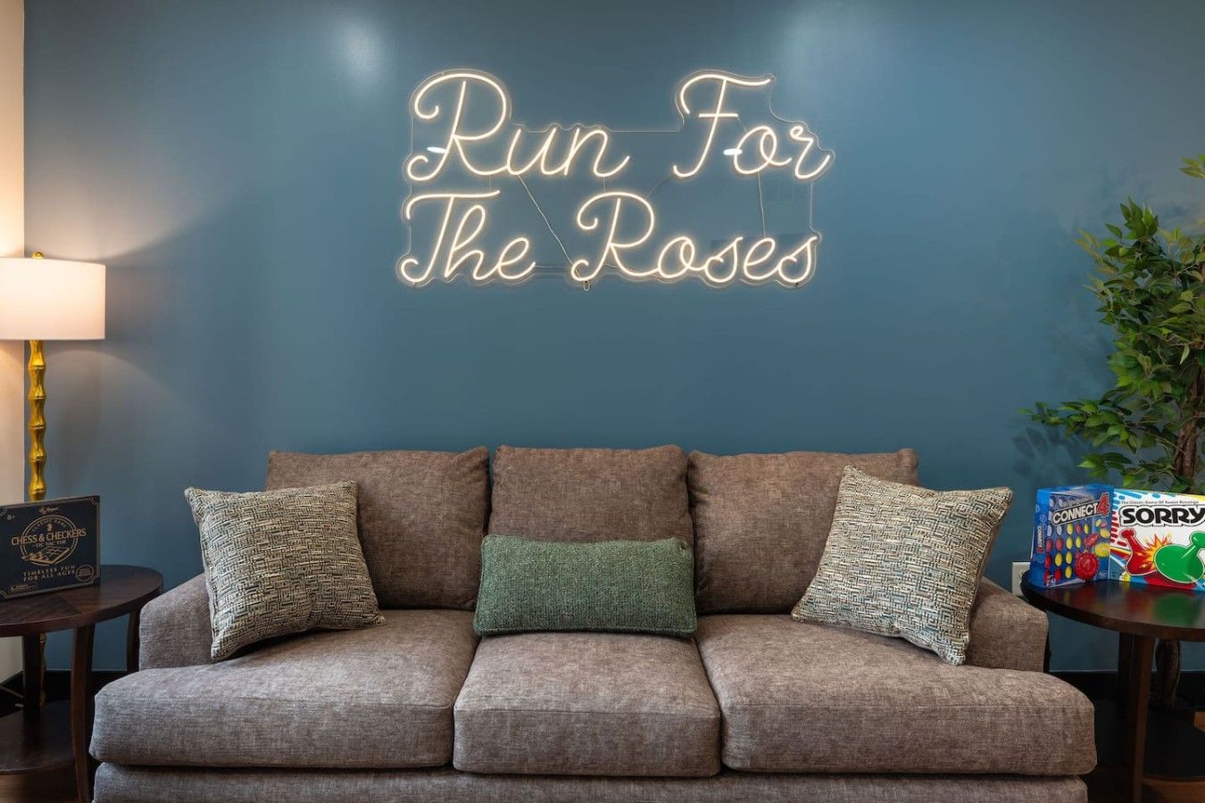 Nulu Suites: Run For The Roses King Bed Suite - Louisville, KY