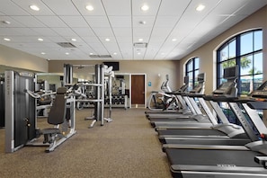 Fitness facility - 5-bedroom, 4 & 1/2 bathroom Home w/ pool, near Disney World! (Kissimmee)