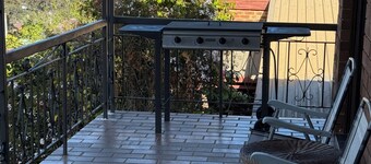 The Lion’s Gate - family friendly 3-bedroom house moments from the beach