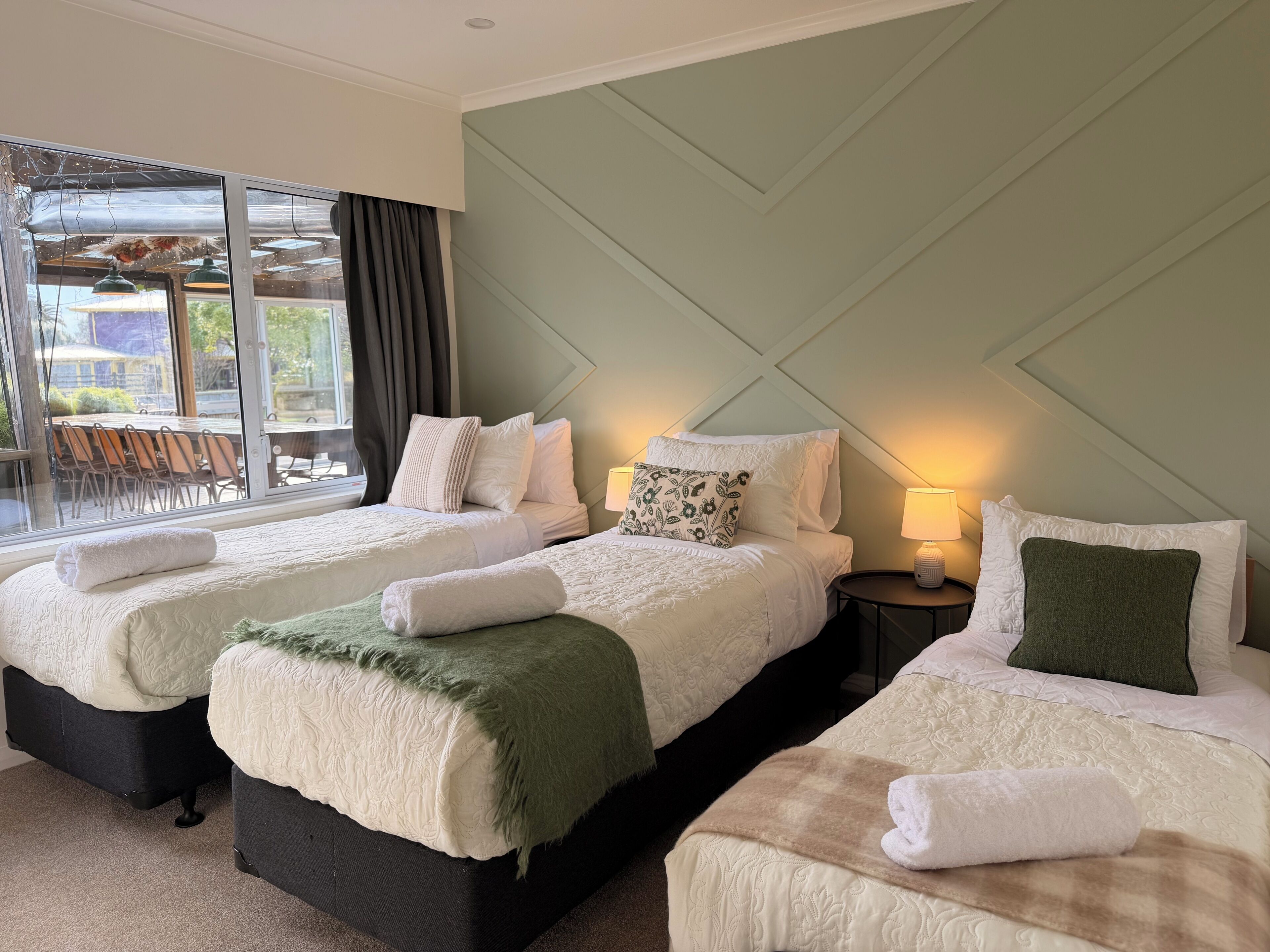 5 bedrooms, iron/ironing board, WiFi, bed sheets