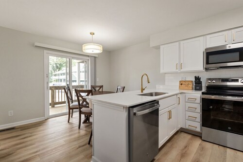 Stylish ND Haven | 2B/2BA | Balcony + Parking
