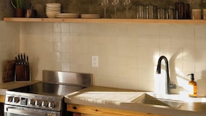 Coffee/tea maker, fridge, oven, stovetop - Bohemio Raconteur: Four Suites + Sauna + Pickleball + Walkable Marfa (Marfa)