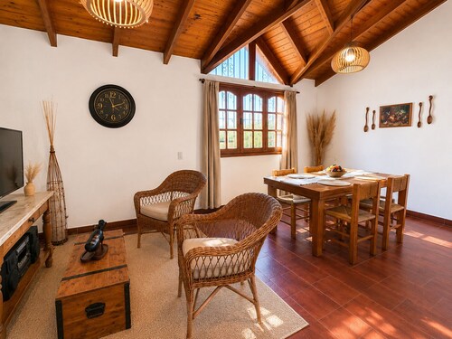 A cozy and spacious apartment with private access. Pets are welcome.