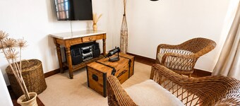 A cozy and spacious apartment with private access. Pets are welcome.