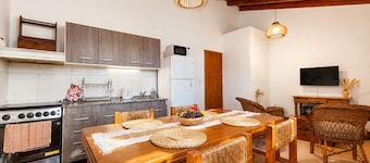 A cozy and spacious apartment with private access. Pets are welcome.