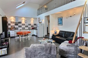 A modern apartment with a kitchen, dining area, living room, and a staircase. - Ker Elenn - PLEUBIAN (PLEUBIAN)
