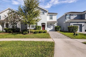 Exterior - Enchanting 6BR Vacation Home w/Pool @Championsgate (Davenport)