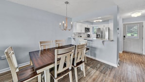 Dining - Gorgeous lake views from every level! (Huddleston)
