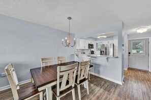 Dining - Gorgeous lake views from every level! (Huddleston)