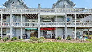 Exterior - Gorgeous lake views from every level! (Huddleston)