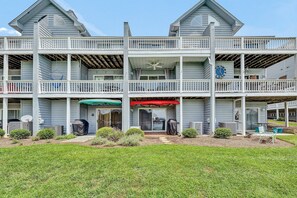 Exterior - Gorgeous lake views from every level! (Huddleston)
