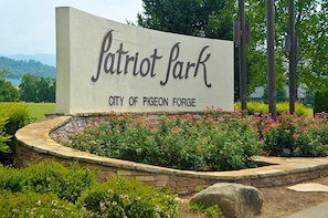 A sign for Patriot Park in the City of Pigeon Forge.
