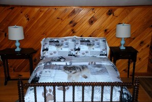 Queen Bed (2) - The Wolf Den – Private Lakefront Suite with Mountain Views (Dandridge)
