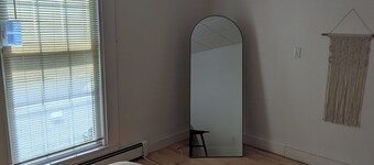 Sunny 1-bedroom apartment in the quiet part of Portland, close to UNE medical