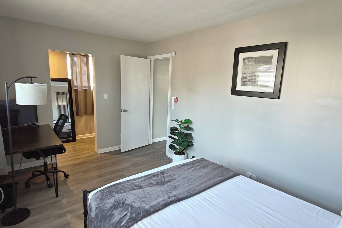 In-room safe, desk, iron/ironing board, WiFi