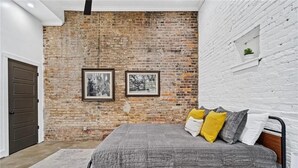 1 bedroom, desk, iron/ironing board, WiFi (free)