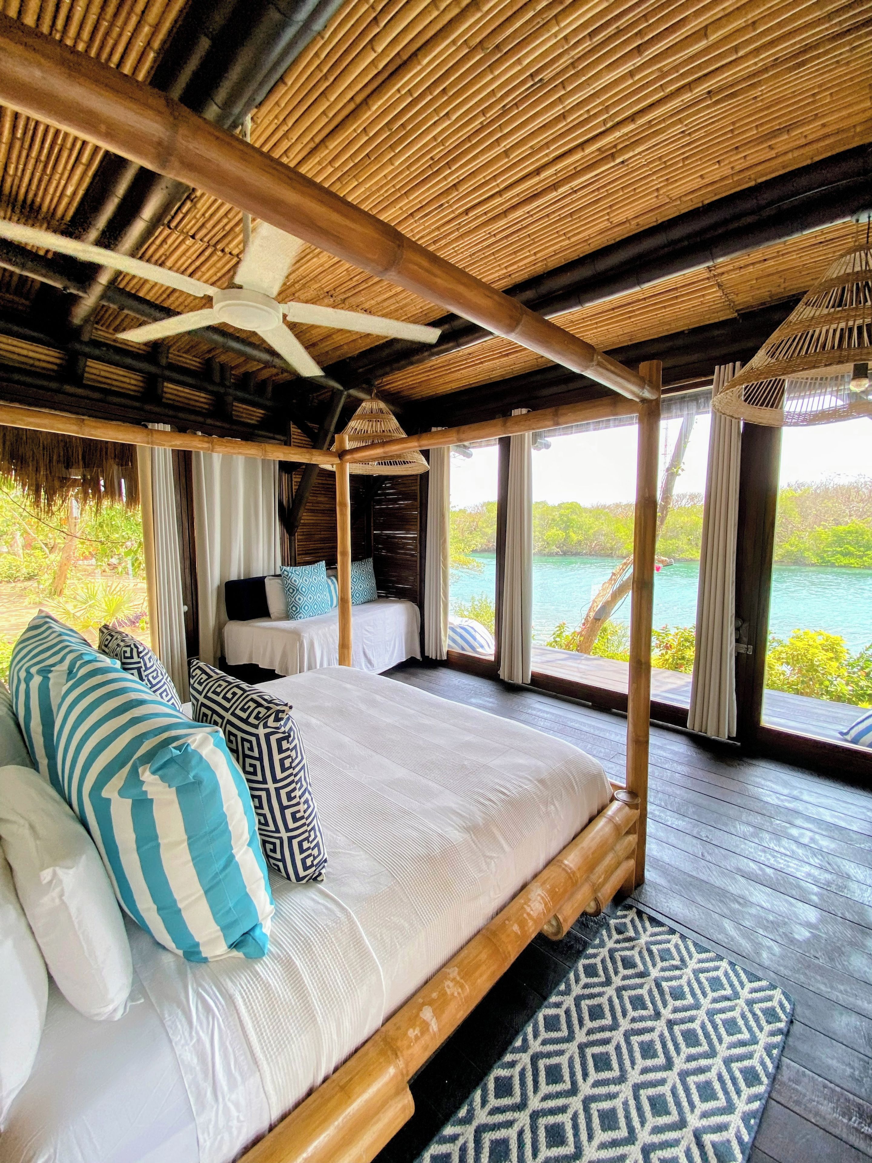 Habitación de lujo, vistas al mar | Caja fuerte, cortinas opacas, tabla de planchar con plancha