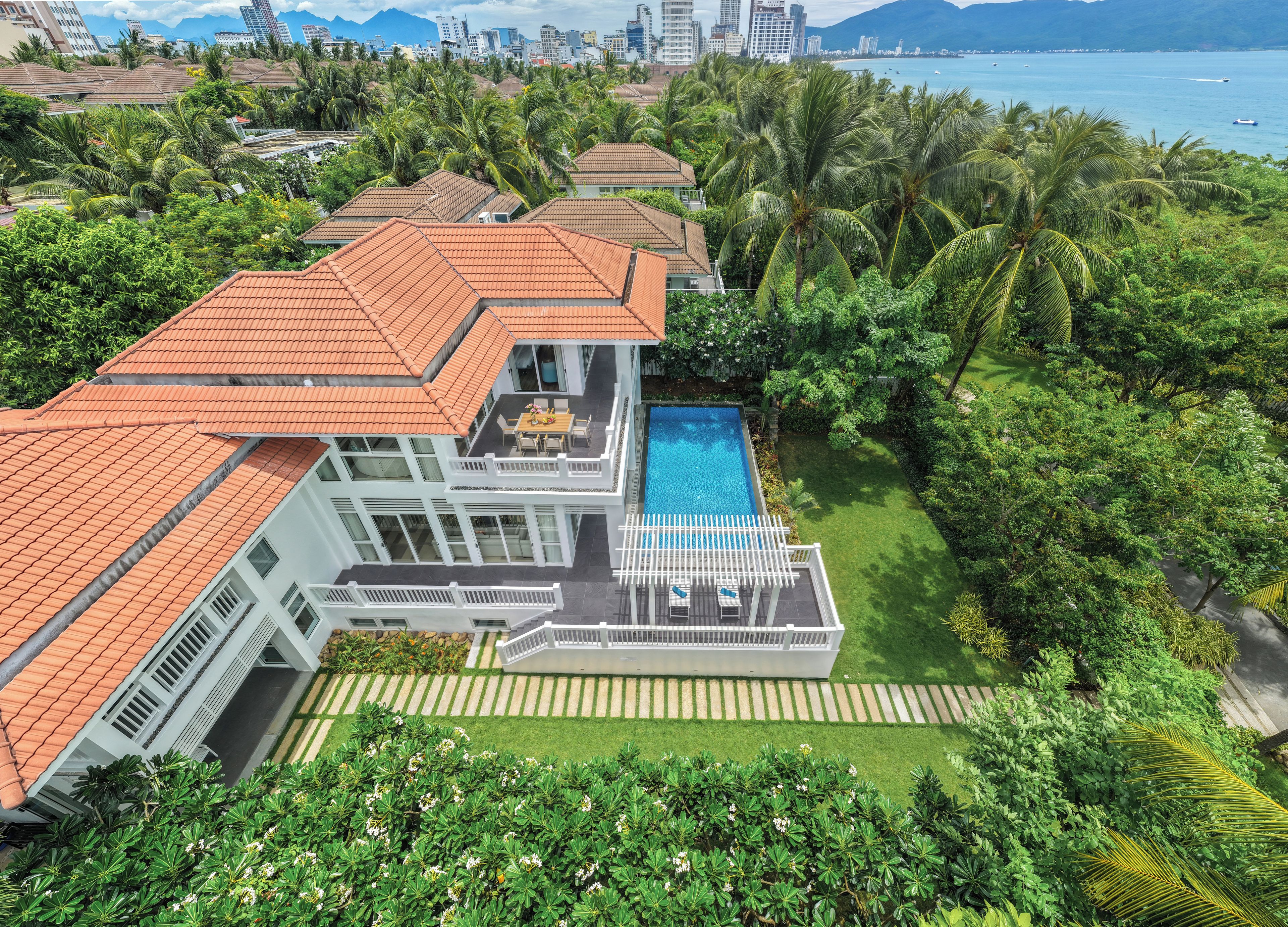 Luxury Villa, 5 Bedrooms, Sea View | Egyptian cotton sheets, premium bedding, pillow-top beds, desk
