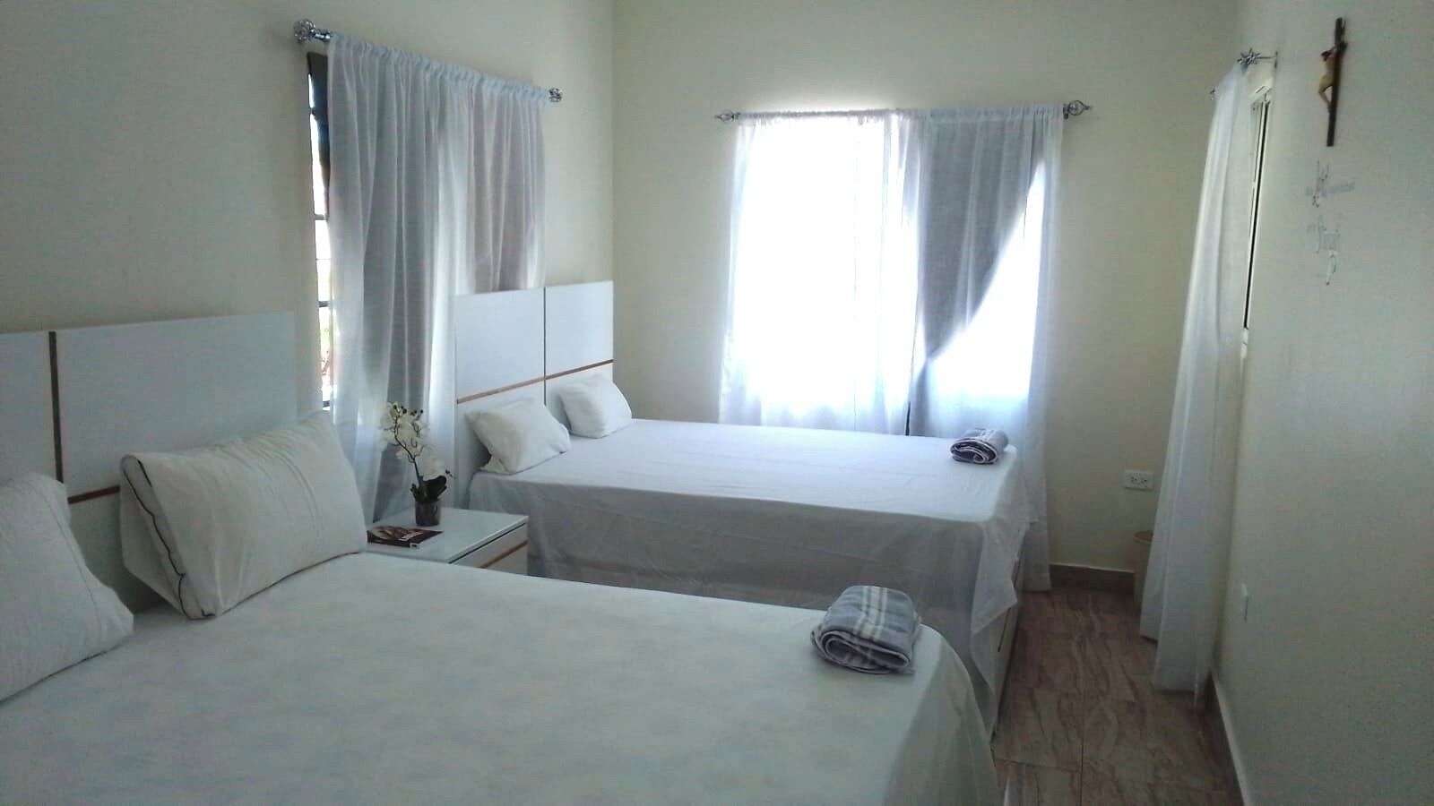 2 dormitorios, tabla de planchar con plancha, wifi gratis y ropa de cama