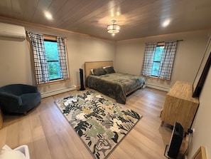 A bedroom with a bed, a chair, a rug, and a desk. - Shark Belly Mountain Chalet - the Ultimate Lux Mountain Retreat (Bethel)