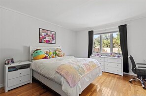 Iron/ironing board, Internet - Beautiful Home Near Beaches, Restaurants & Local Attractions (Hampton Bays)