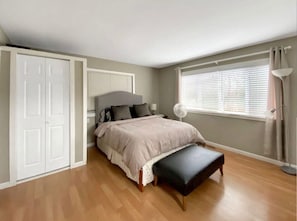 Iron/ironing board, Internet - Beautiful Home Near Beaches, Restaurants & Local Attractions (Hampton Bays)
